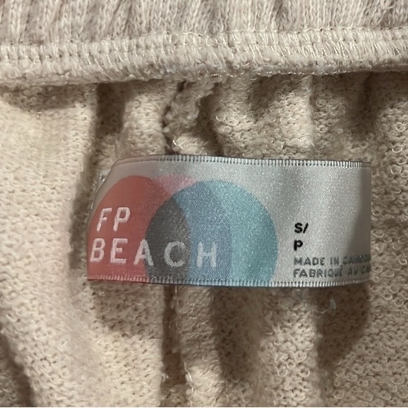 Free People Beach cream high waisted cotton linen pull on 3.5” short Small - Picture 4 of 6